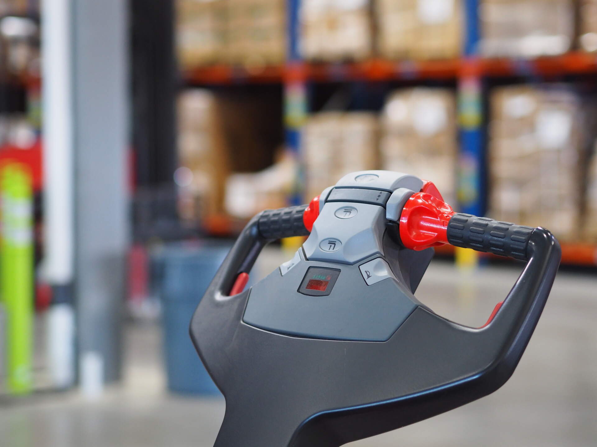 A photo from a warehouse demonstrates effective logistics and warehousing.