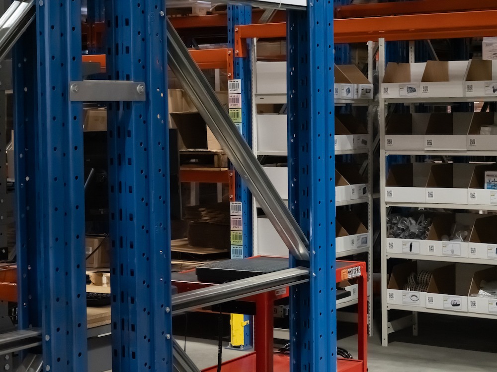 Canadian Alliance e-commerce fulfilment centre pick and pack station